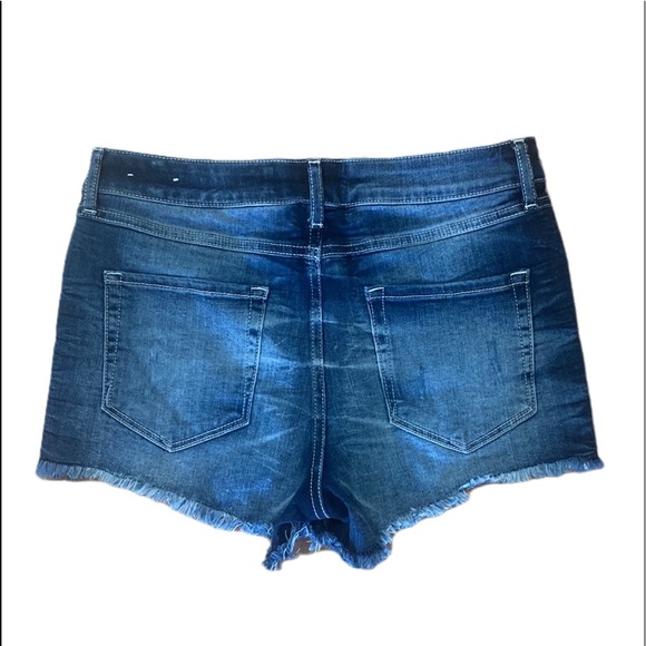 Brody Shortie Jean Short - Picture 6 of 6